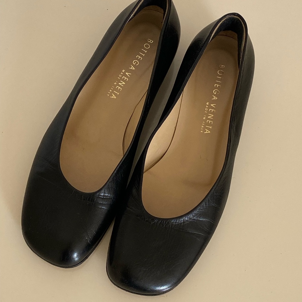 Bottega Veneta Black Italian Leather Low Heel Pumps  Size 7